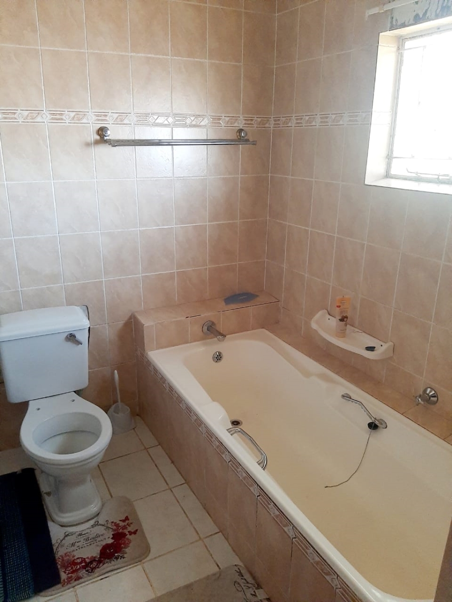5 Bedroom Property for Sale in Amalinda Eastern Cape